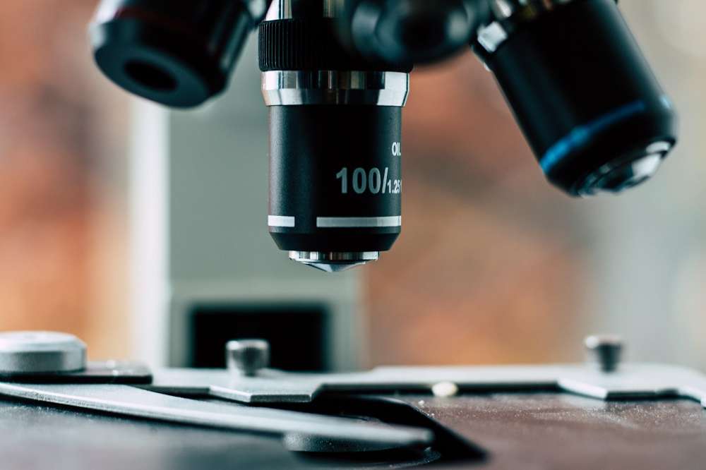 How To Choose a Compound Microscope